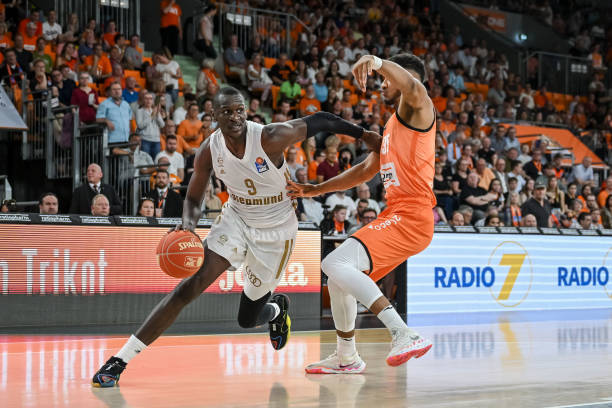 但热刺管理 但热刺管理